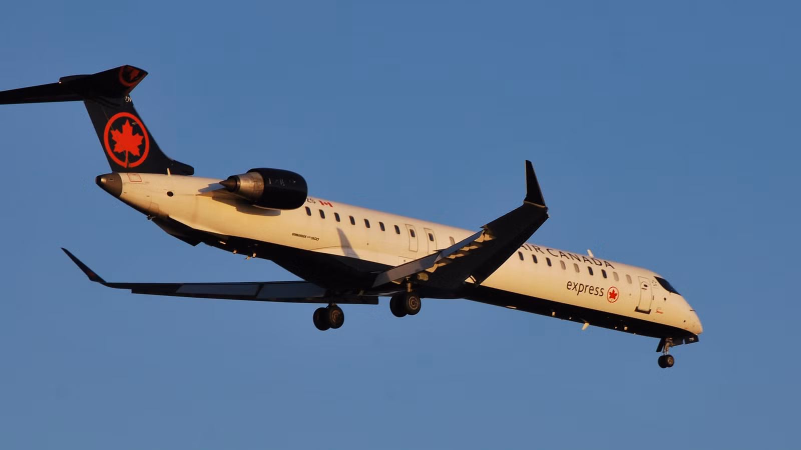 CRJ900